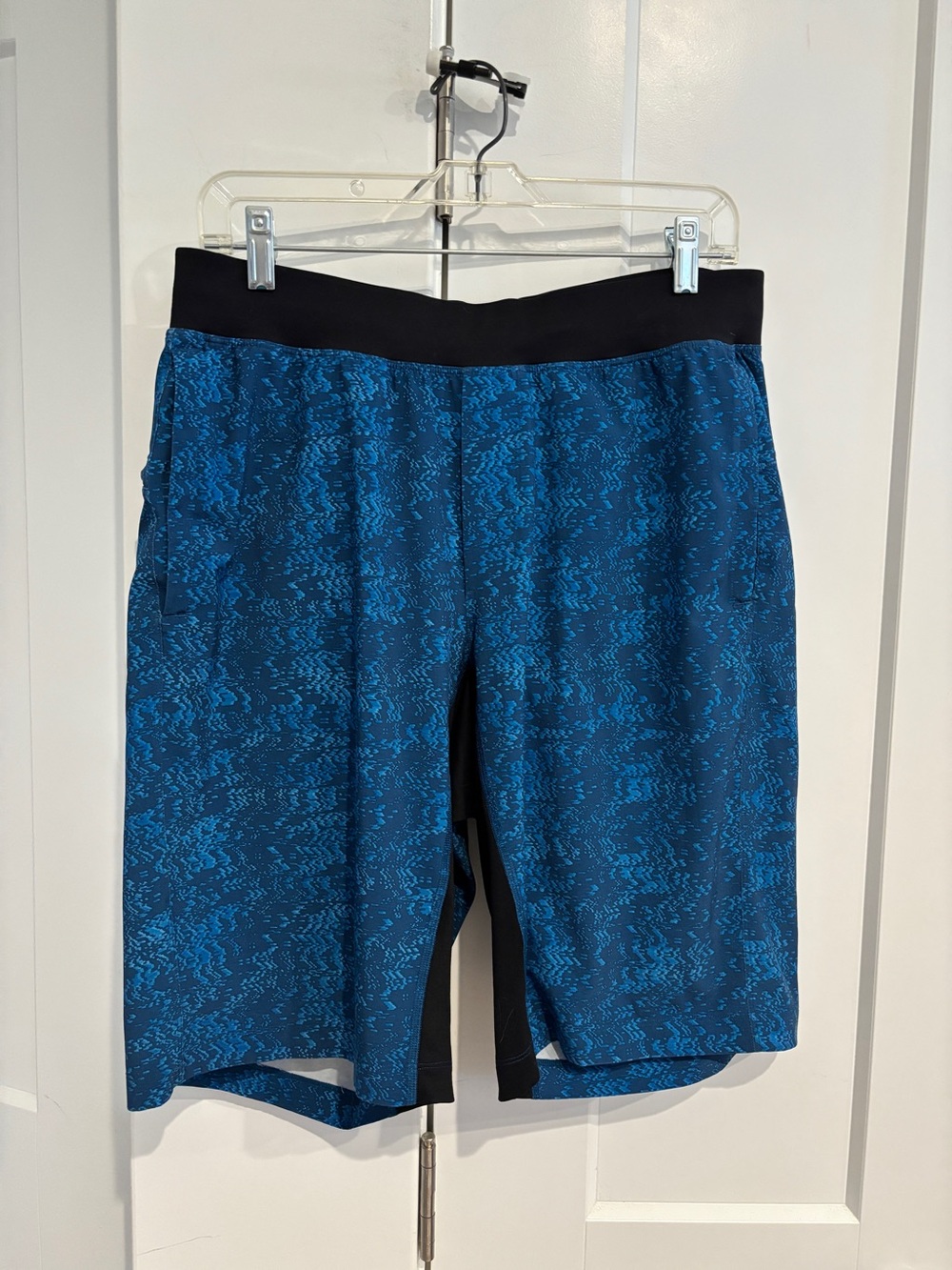 lululemon athletica Men's T.H.E. Short 11” Linerless. Size L